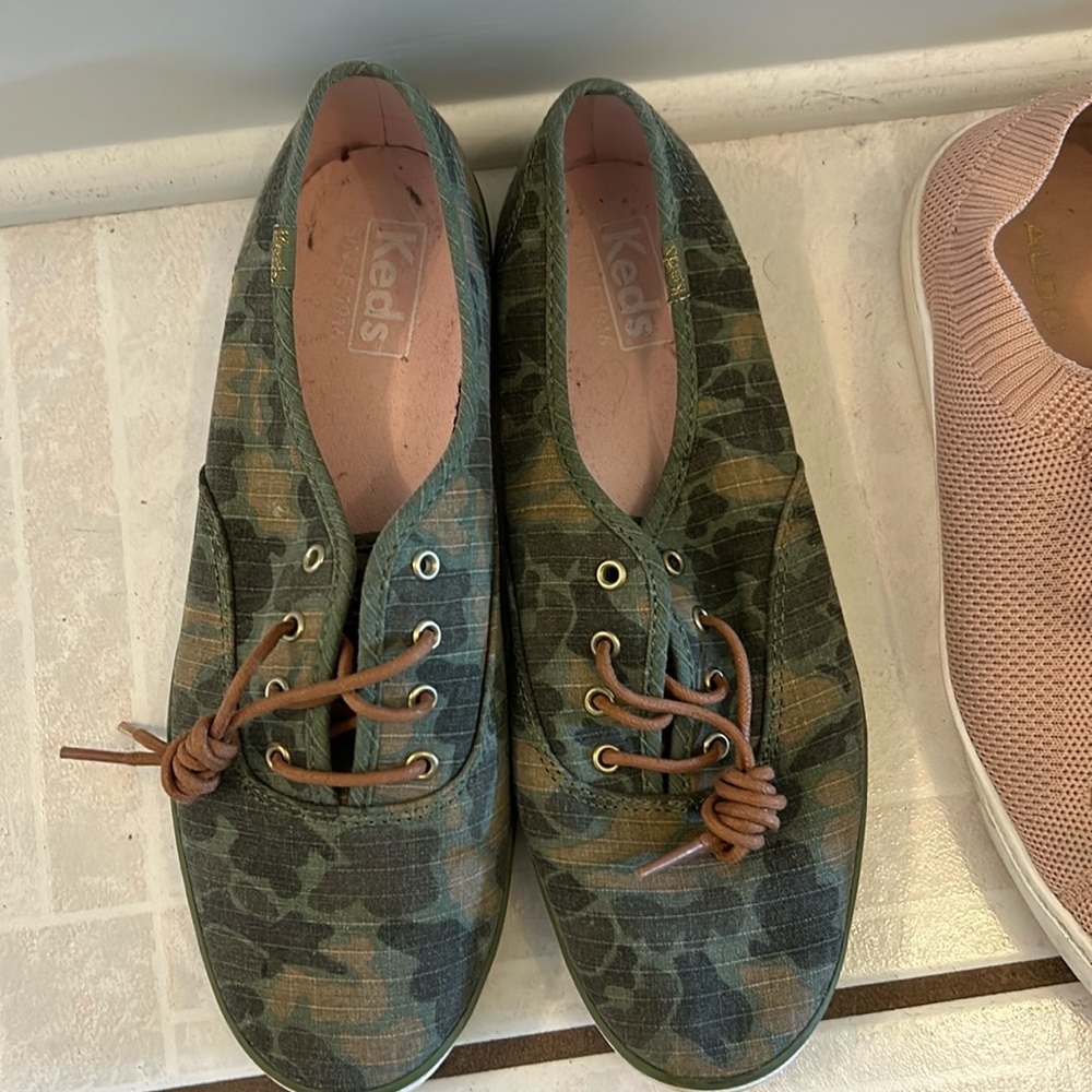 Keds ladies 8.5 Camo
